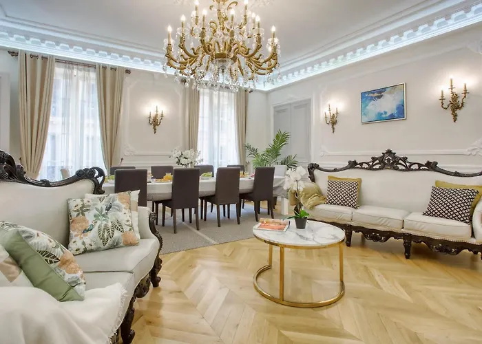 Galeries Lafayette - 7 Bedrooms - Lift - Aircon